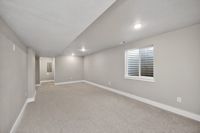 15231 Deerview Drive, Urbandale, IA 50323