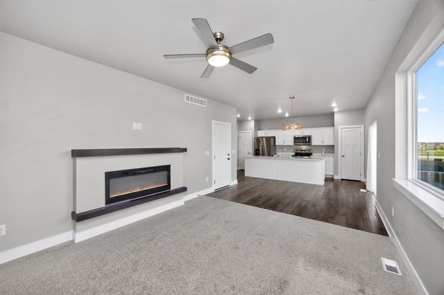 15231 Deerview Drive, Urbandale, IA 50323