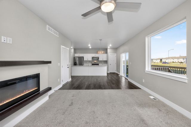 15231 Deerview Drive, Urbandale, IA 50323