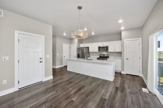 15231 Deerview Drive, Urbandale, IA 50323