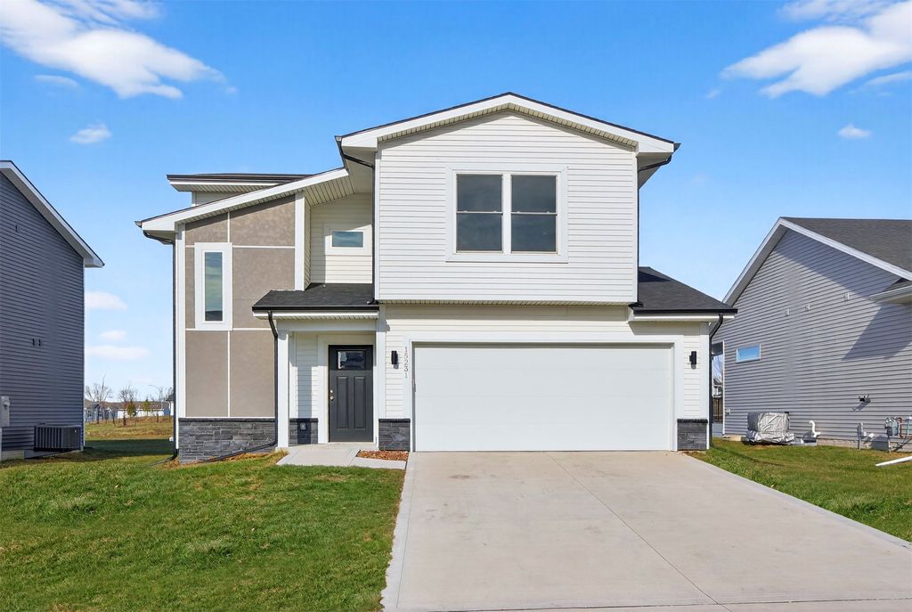 15231 Deerview Drive, Urbandale, IA 50323
