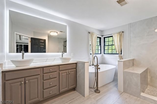 10 Pasha Ct, Rockaway Twp., NJ 07435