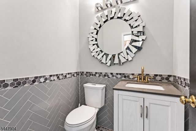10 Pasha Ct, Rockaway Twp., NJ 07435