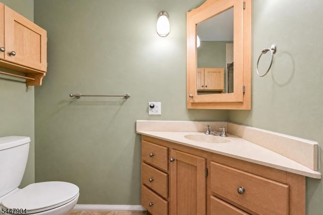 10 Pasha Ct, Rockaway Twp., NJ 07435