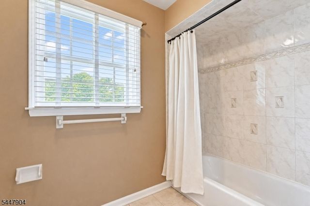 10 Pasha Ct, Rockaway Twp., NJ 07435