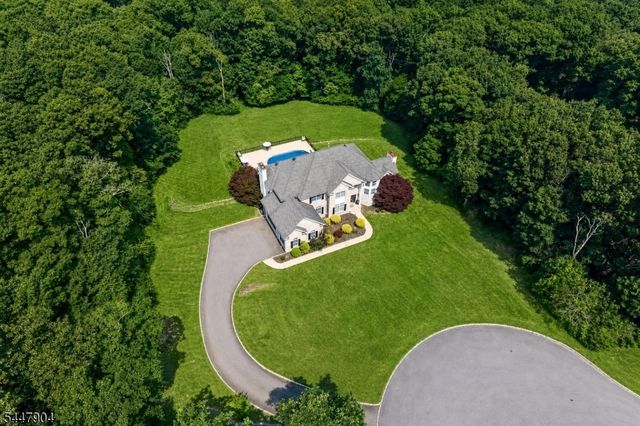 10 Pasha Ct, Rockaway Twp., NJ 07435