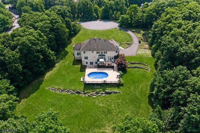 10 Pasha Ct, Rockaway Twp., NJ 07435