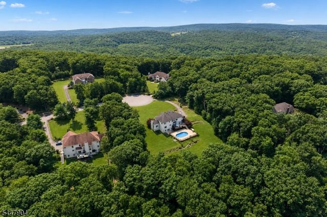 10 Pasha Ct, Rockaway Twp., NJ 07435
