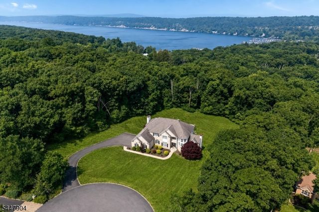 10 Pasha Ct, Rockaway Twp., NJ 07435