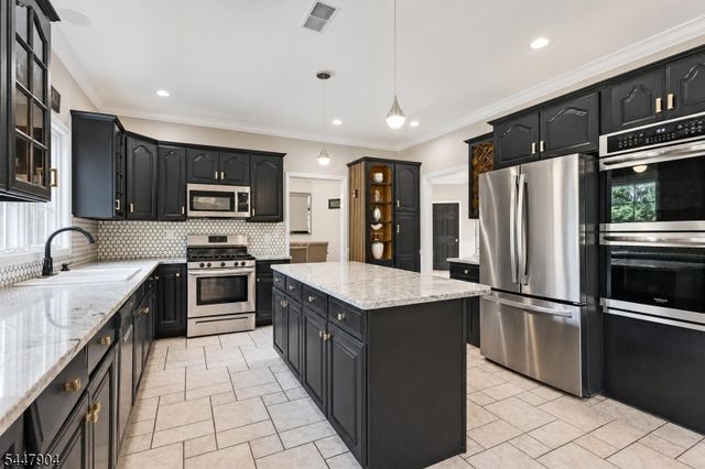 10 Pasha Ct, Rockaway Twp., NJ 07435