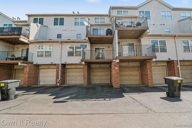 1725 Campau Farms Circle, Detroit, MI 48207