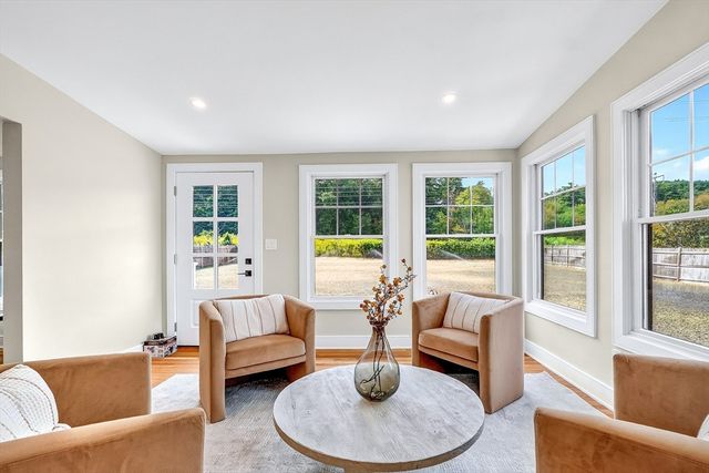 28 Fieldstone Dr, Burlington, MA 01803