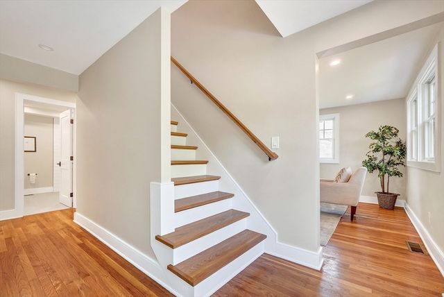 28 Fieldstone Dr, Burlington, MA 01803