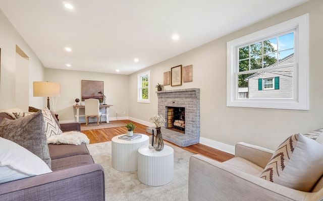 28 Fieldstone Dr, Burlington, MA 01803