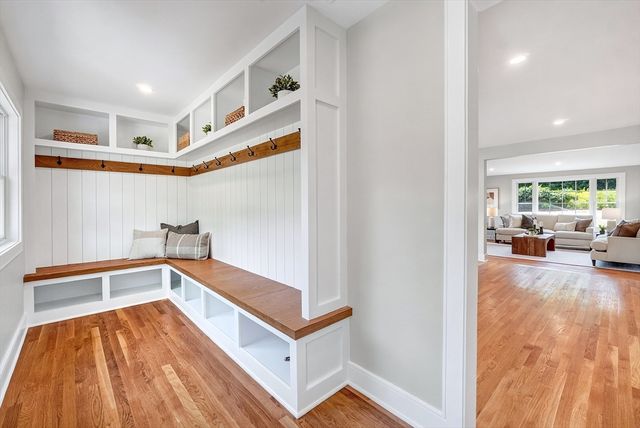 28 Fieldstone Dr, Burlington, MA 01803