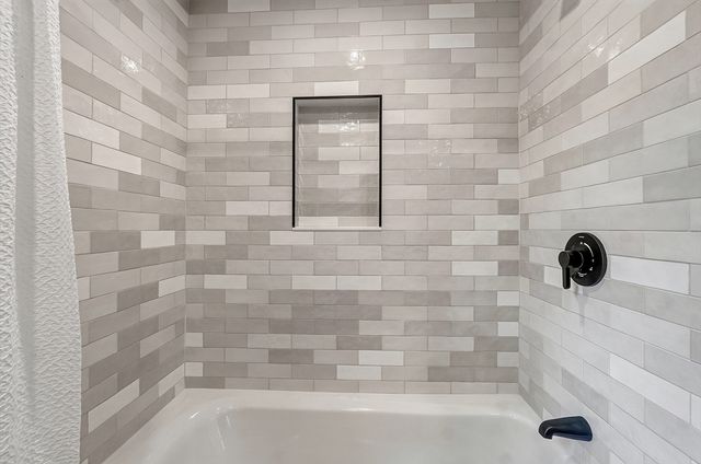 28 Fieldstone Dr, Burlington, MA 01803