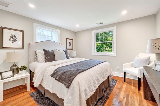 28 Fieldstone Dr, Burlington, MA 01803