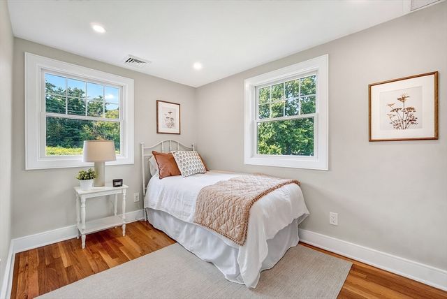 28 Fieldstone Dr, Burlington, MA 01803