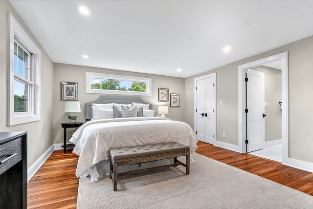 28 Fieldstone Dr, Burlington, MA 01803