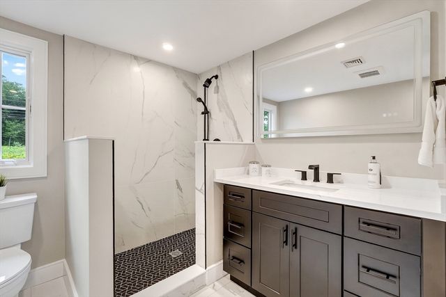 28 Fieldstone Dr, Burlington, MA 01803
