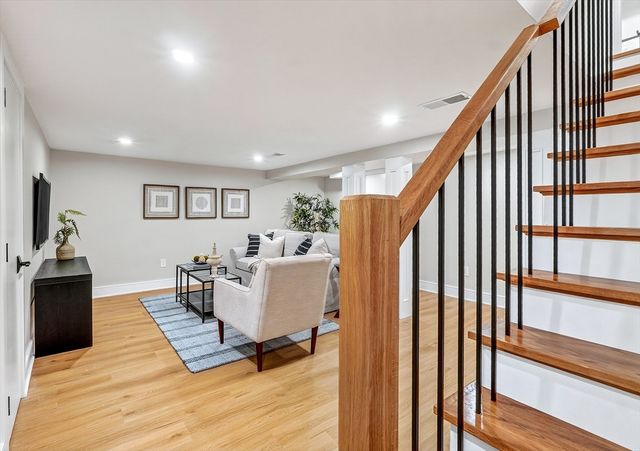 28 Fieldstone Dr, Burlington, MA 01803