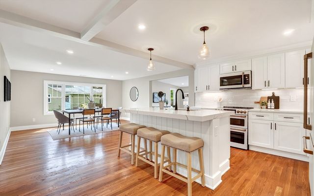 28 Fieldstone Dr, Burlington, MA 01803