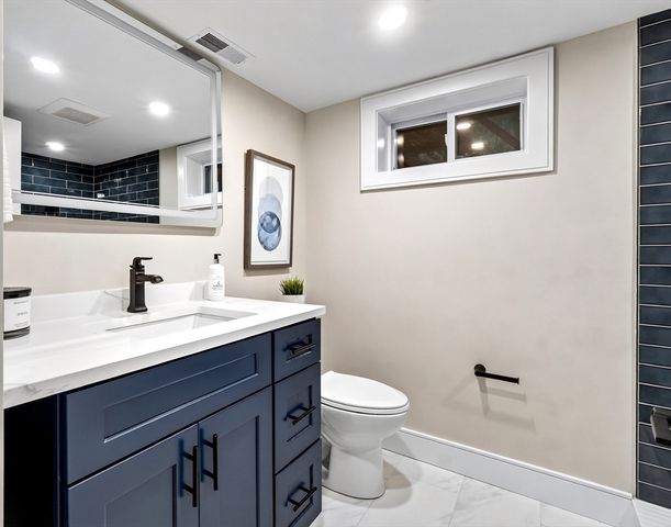 28 Fieldstone Dr, Burlington, MA 01803