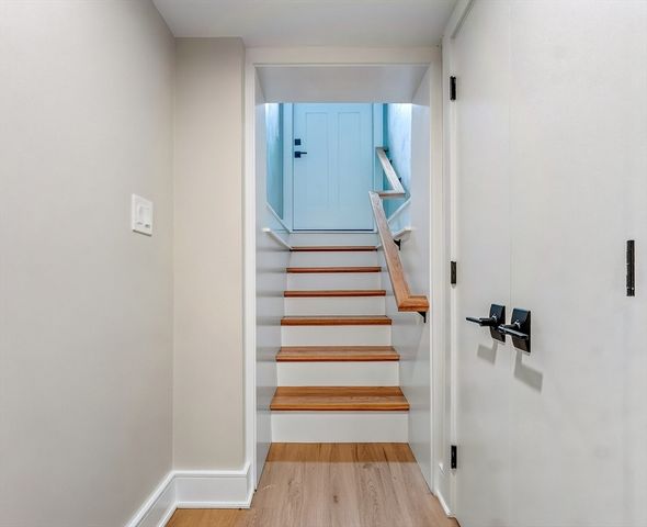 28 Fieldstone Dr, Burlington, MA 01803