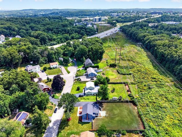 28 Fieldstone Dr, Burlington, MA 01803