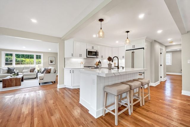 28 Fieldstone Dr, Burlington, MA 01803