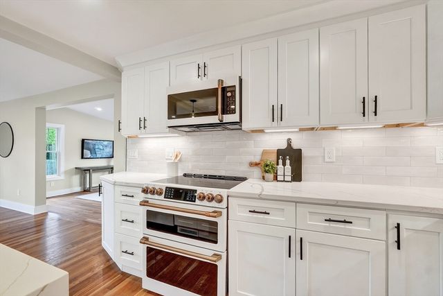 28 Fieldstone Dr, Burlington, MA 01803