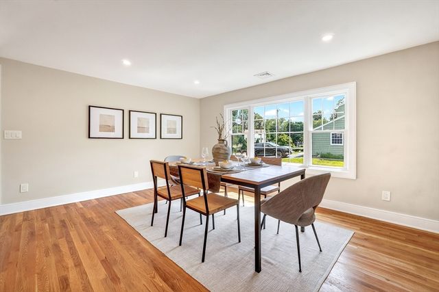 28 Fieldstone Dr, Burlington, MA 01803
