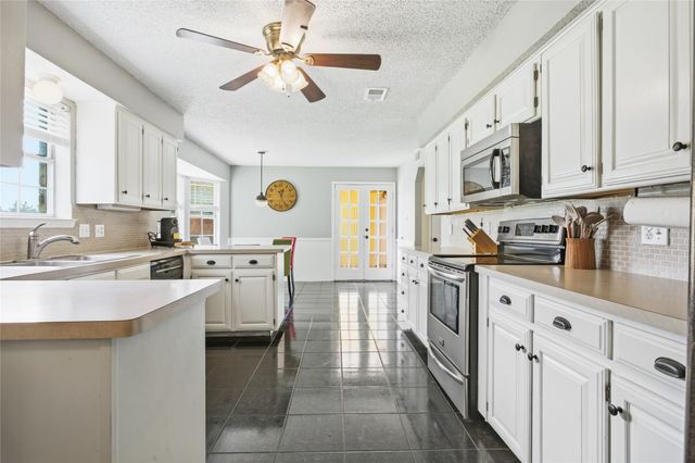 6604 Gillis Johnson, Fort Worth, TX 76179