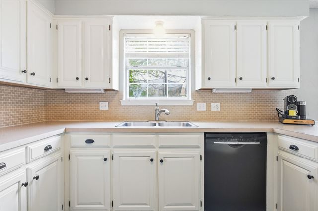 6604 Gillis Johnson, Fort Worth, TX 76179