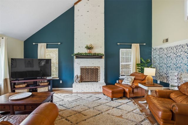 6604 Gillis Johnson, Fort Worth, TX 76179