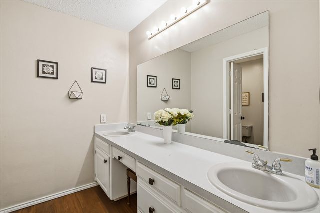 6604 Gillis Johnson, Fort Worth, TX 76179