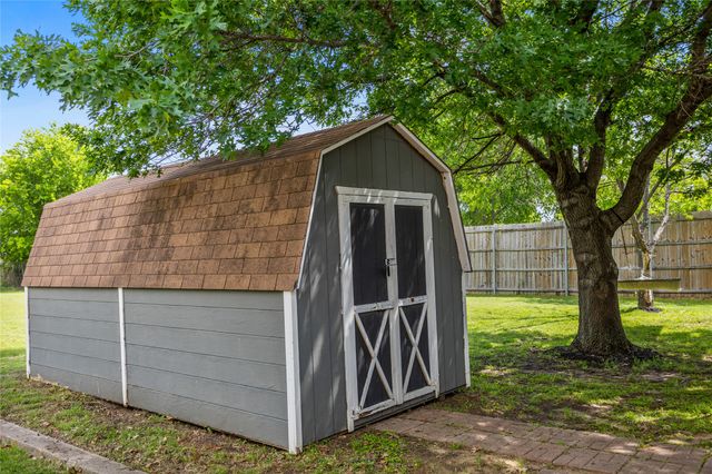 6604 Gillis Johnson, Fort Worth, TX 76179