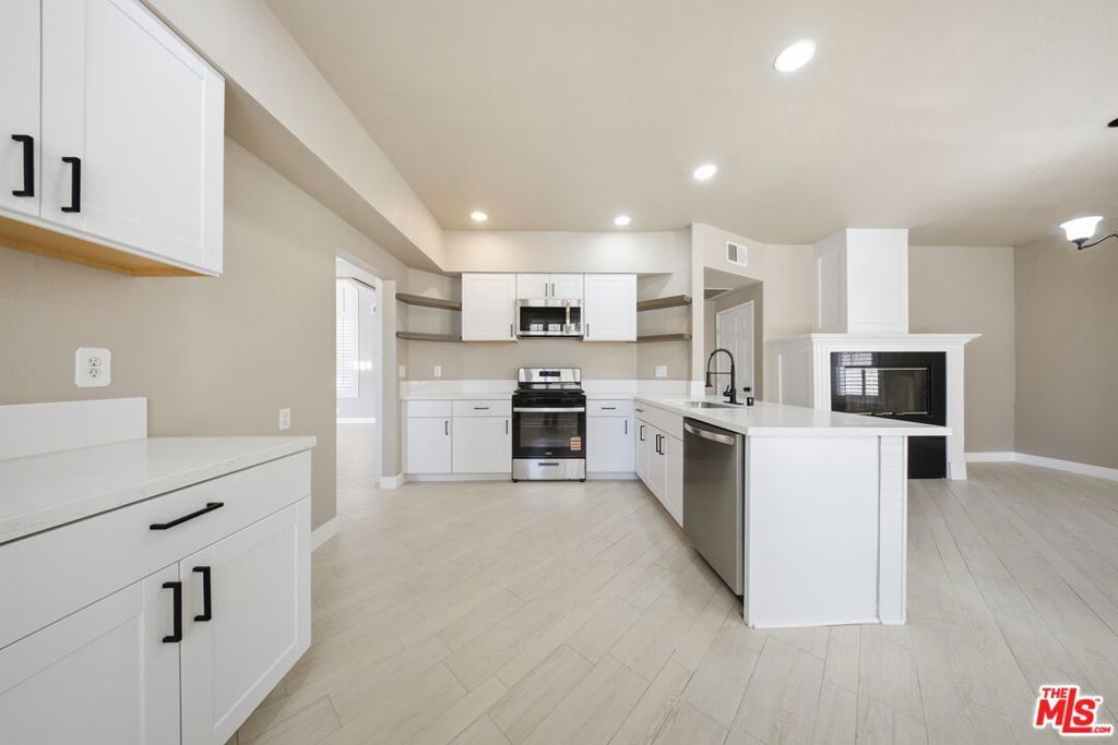 Image 31 of property listing at 38855 Calistoga Street, Palmdale, CA 93551