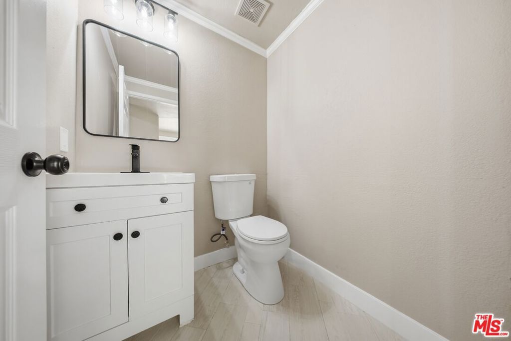 Image 36 of property listing at 38855 Calistoga Street, Palmdale, CA 93551