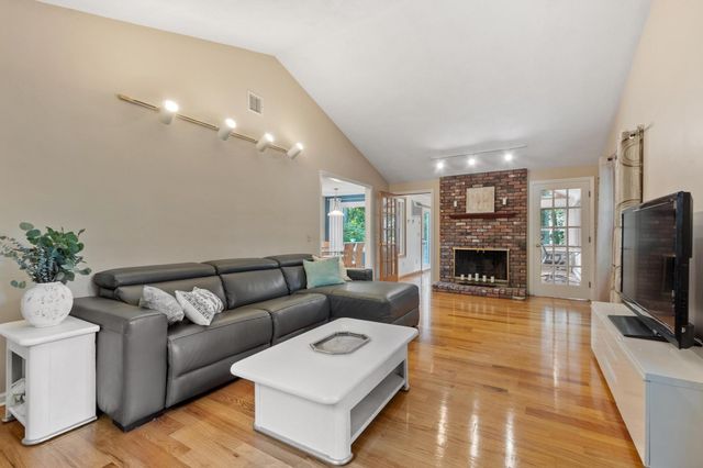 6 Sandy Drive, Acton, MA 01720