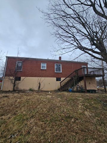 2718 Meadowview DR, Roanoke, VA 24017