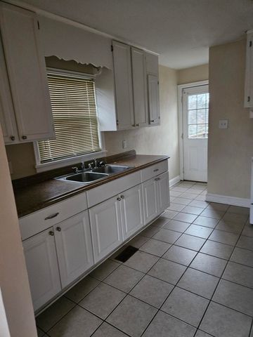 2718 Meadowview DR, Roanoke, VA 24017