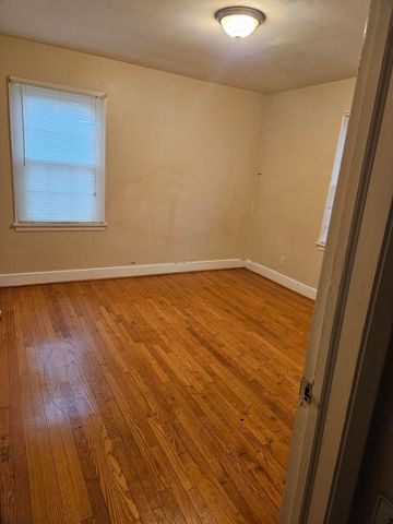 2718 Meadowview DR, Roanoke, VA 24017