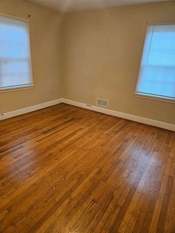 2718 Meadowview DR, Roanoke, VA 24017