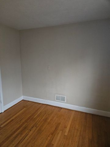 2718 Meadowview DR, Roanoke, VA 24017