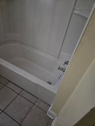 2718 Meadowview DR, Roanoke, VA 24017