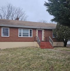 2718 Meadowview DR, Roanoke, VA 24017