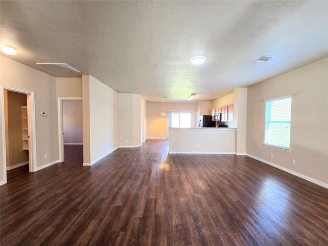 11126 Kingsnorth Drive, Tomball, TX 77375