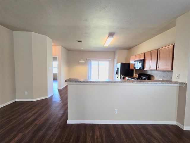 11126 Kingsnorth Drive, Tomball, TX 77375