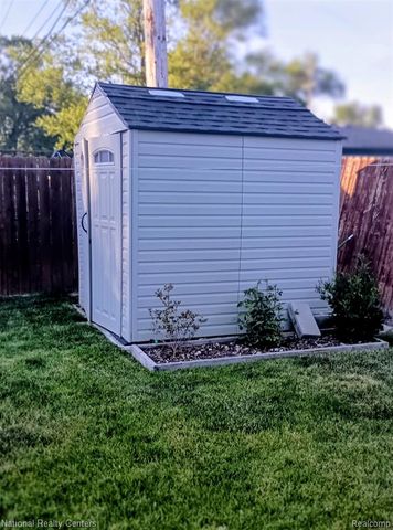 5635 Clippert Street, Dearborn Heights, MI 48125